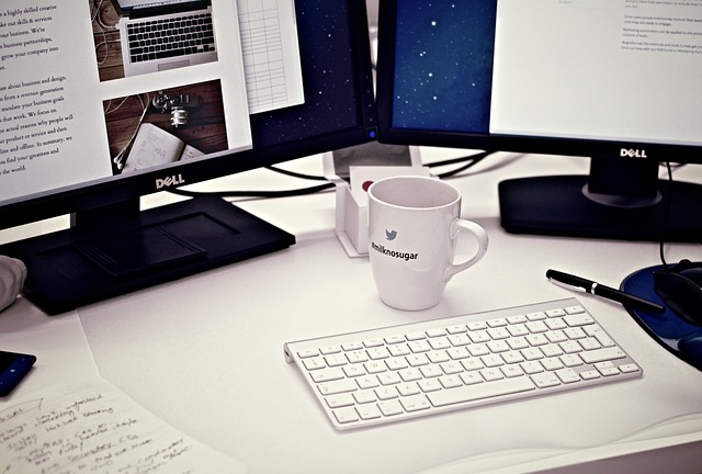1758174735734970.jpg workstation-405768_640.jpg